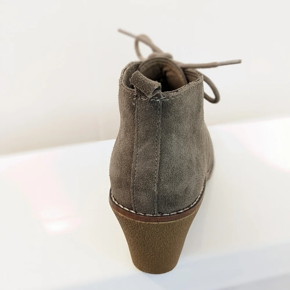 Suede wedges by White mountain